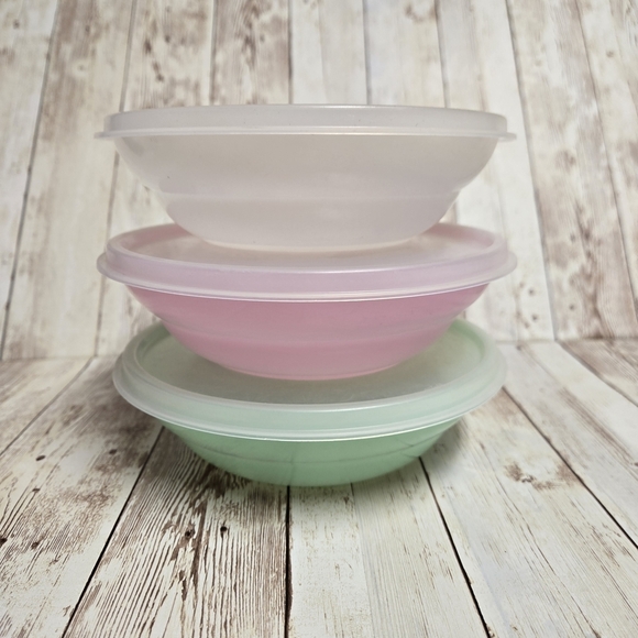 Tupperware Other - Translucent, Pink, and Green Bowl Set